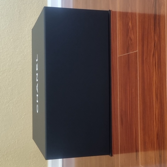 CHANEL Gift Box Black - Picture 3 of 9